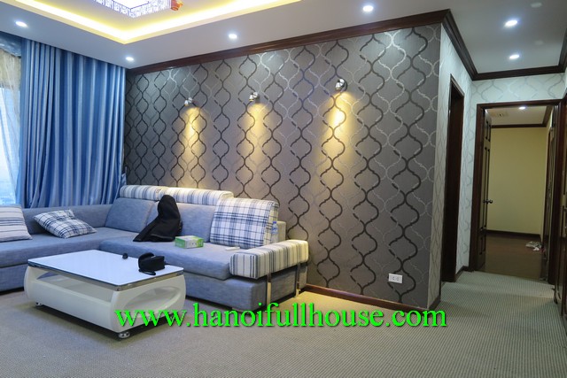 Cho thuê căn hộ 2 phòng ngủ, nội thất đẹp ở Ngọc Khánh Plaza
