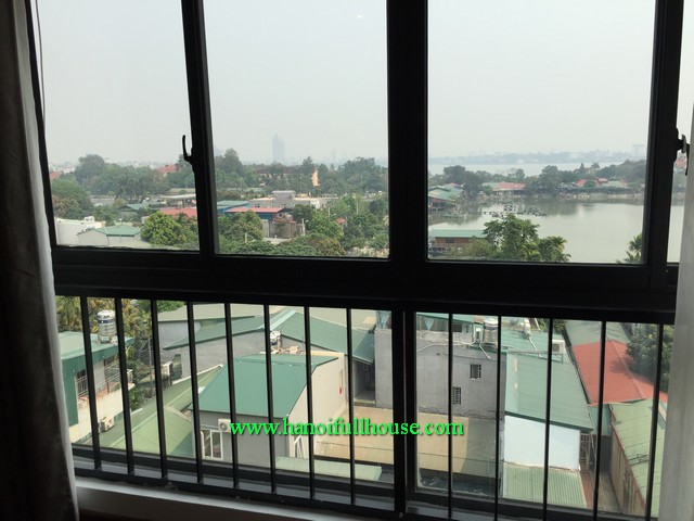 Cho thuê căn hộ hai phòng dịch vụ, nhiều ánh sáng, nhìn ra Hồ Tây