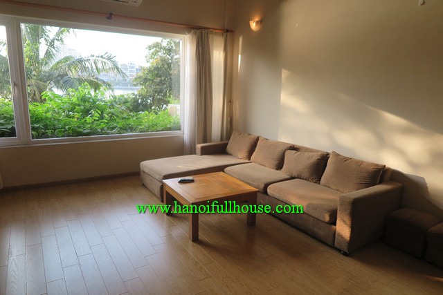 Cho thuê căn hộ hai phòng ngủ, thoáng mát, view Hồ Tây