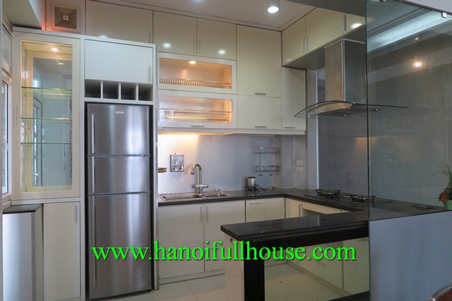 Căn hộ chung cư cao cấp, 3 phòng ngủ, rộng 200m2 ở Ba Đình cho thuê