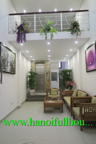 Căn hộ dịch vụ, một phòng ngủ, nội thất mới ở Hoàn Kiếm cho thuê giá rẻ