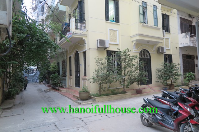 Cho thuê nhà 4 phòng ngủ giá rẻ, an ninh tốt, yên tĩnh ở Ba Đình