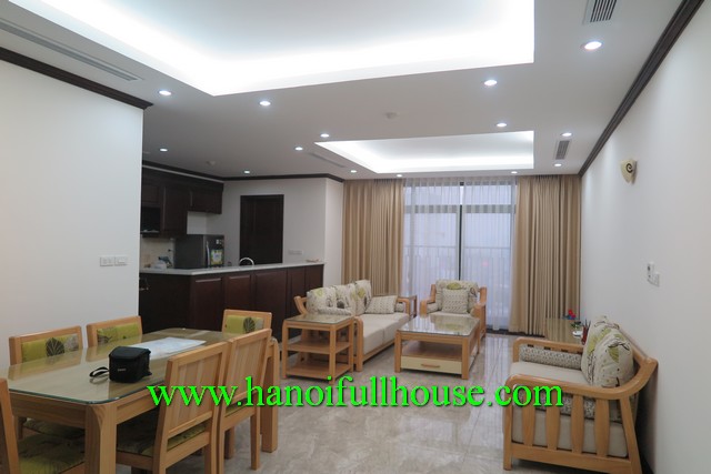 Căn hộ chung cư 3 phòng ngủ tầng cao,nhiều ánh sáng, nội thất mới ở Ba Đình cho thuê