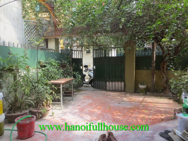 2 bedroom serviced apartment with a nice courtyard for rent