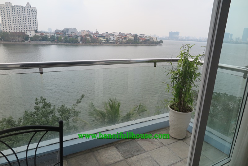 Luxury apartment, 2 bedrooms, big balcony, facing West lake for rent
