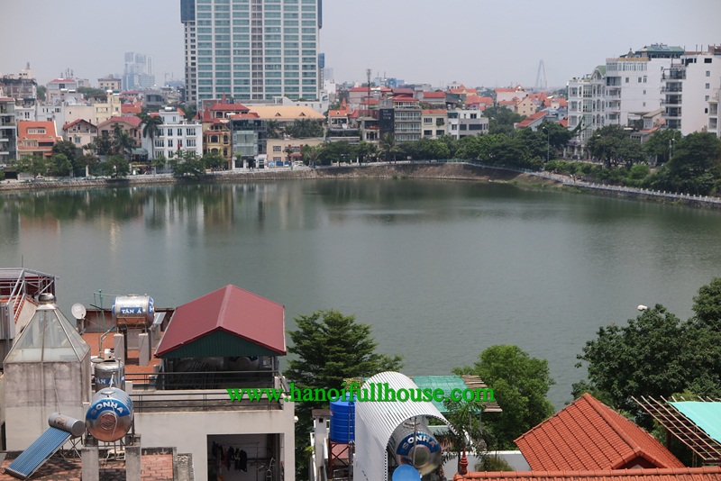 Căn hộ mới sang trọng, hiện đại, tầm view đẹp với 3 phòng ngủ ở Tây Hồ cho thuê