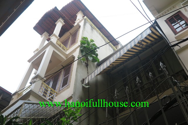 Cho thuê nhà hiện đại, 4 phòng ngủ giá rẻ ở quận Hoàn Kiếm