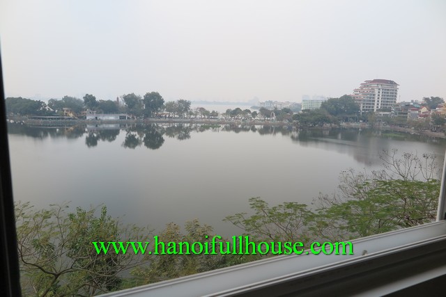 Cho thuê căn hộ dịch vụ sang trọng, một phòng ngủ, view Hồ Trúc Bạch, yên tĩnh