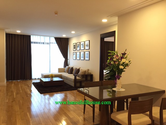 Căn hộ hai phòng ngủ cao cấp, nội thất nhập ngoại ở Hoàng Thành Thăng Long cho thuê