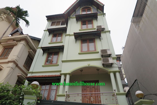 Căn nhà năm phòng ngủ, rộng 400m2, nhiều ánh sáng để ở hoặc làm văn phòng ở Tô Ngọc Vân cho thuê