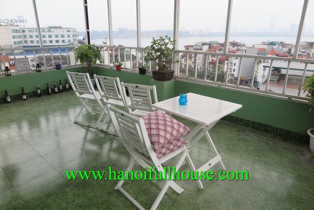 Căn hộ dịch vụ mới, thiết kế hiện đại, view Hồ , ban công đẹp cho thuê 