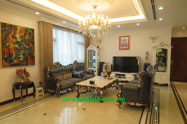Cho thuê căn hộ cao cấp, 300m2, nội thất thiết kế theo phong cách hoàng gia ở Hoàn Kiếm