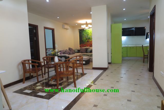 Căn hộ 3 ngủ rộng, nhiều ánh sáng cho thuê ở gần Hồ Tây