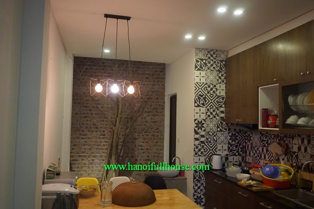 Căn nhà cho thuê thiết kế đẹp với đầy đủ nội thất, hai phòng  ngủ, có ban công nhiều ánh sáng