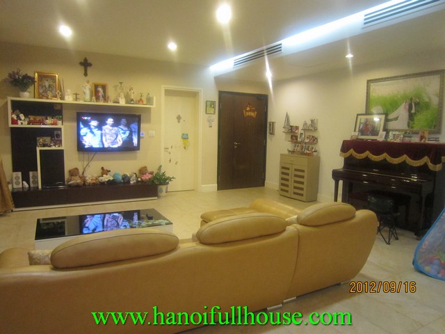 Rental 3 bedroom apartment in Golden West Lake, Thuy Khue street, Tay Ho dist, Ha Noi