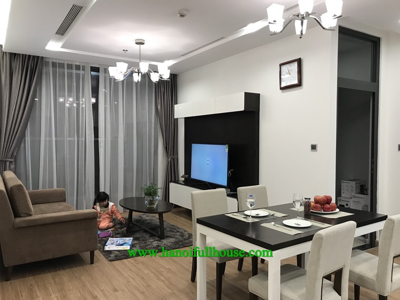 Find 2 bedroom apartment on high floor in Vinhomes Metropolis Lieu Giai