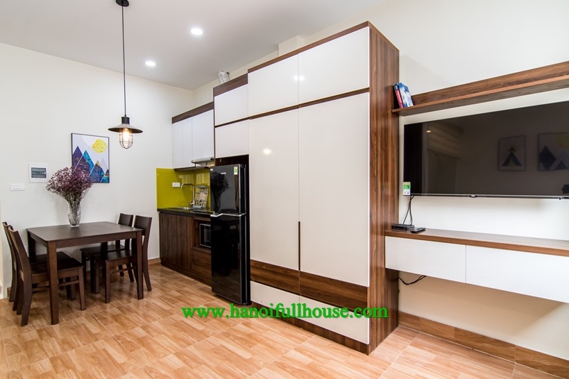 Cho thuê căn hộ mới, đủ đồ, đủ dịch vụ ở Ba Đình