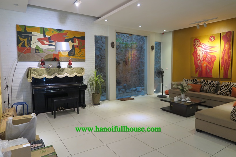 House for rent in Ngoc Thuy, Long Bien: big balcony, terrace, full of light