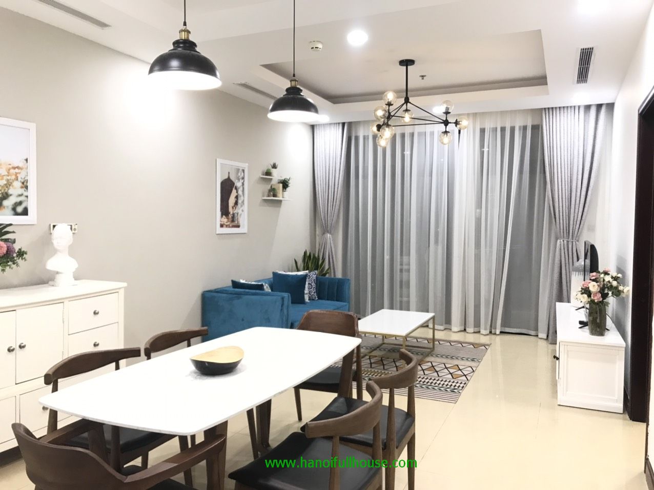 Bright apartment with 2 bedrooms in Royal City Nguyen Trai for rent