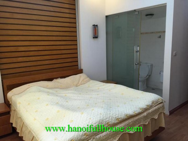 2 bedroom apartment in Nguyen Chi Thanh street, Ba Dinh dist for rent