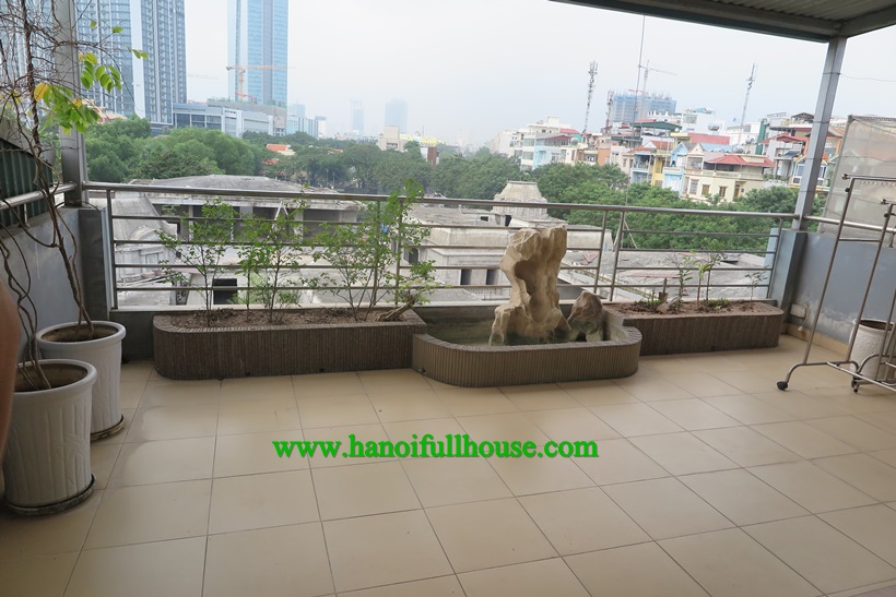 Cho thuê căn hộ 1 ngủ riêng biệt, có sân thượng rộng gần khu Ngoại Giao , Quận Ba Đình