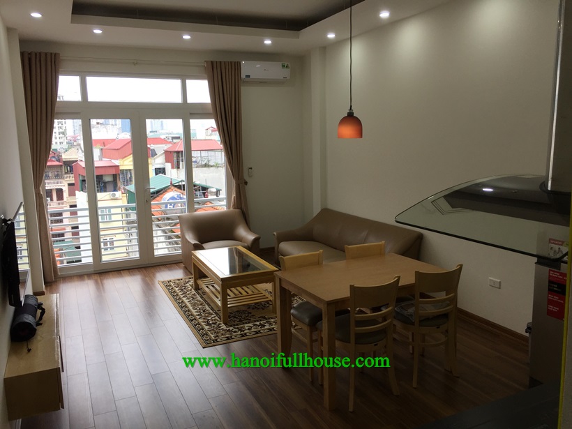 Căn hộ dịch vụ cho thuê ở Ba Đình có ban công, nhiều ánh sáng