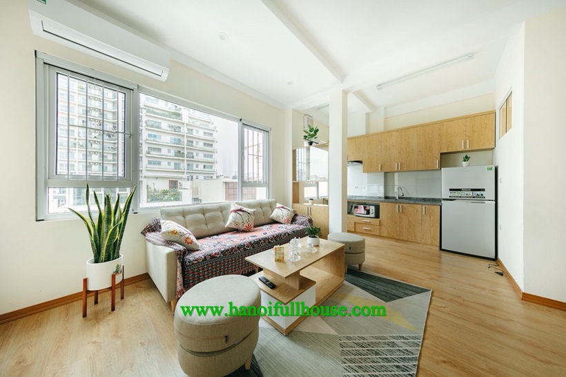 Căn hộ 2 ngủ , đủ đồ, nhiều ánh sáng cho thuê ở trung tâm Hà nội