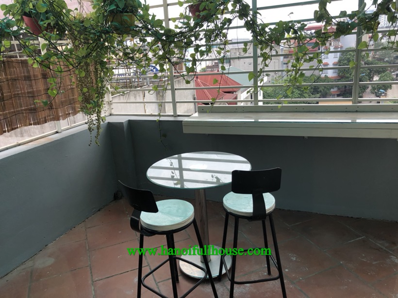 Căn hộ 1 phòng ngủ ban công, đủ dịch vụ, đủ đồ cho thuê ở đường Thụy Khuê, Hà nội