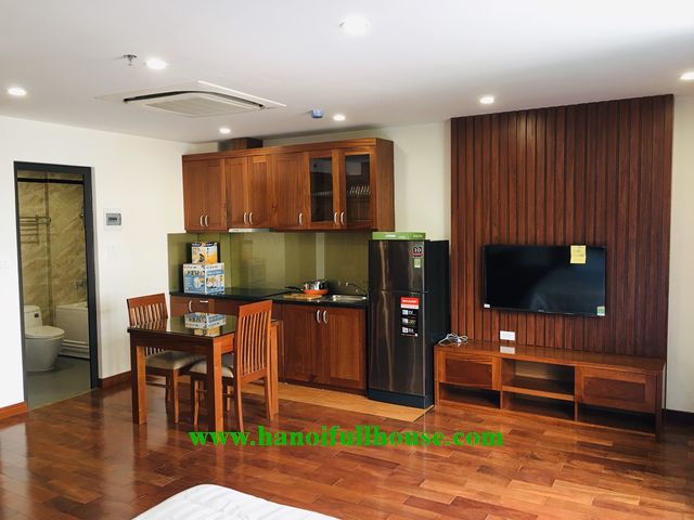 Căn hộ dịch vụ 1 phòng ngủ rộng, nhiều ánh sáng ở gần Đại Sứ Quán Nhật