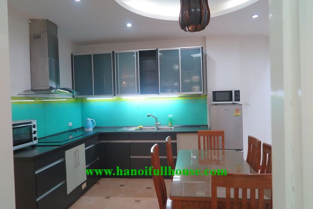 Cho thuê căn hộ 4 phòng ngủ, đủ dịch vụ ở quận Ba Đình