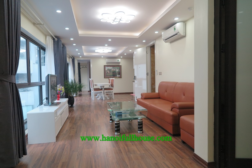 Cho thuê căn hộ dịch vụ mới 2 ngủ, view đẹp, không gian mở ở Ba Đình