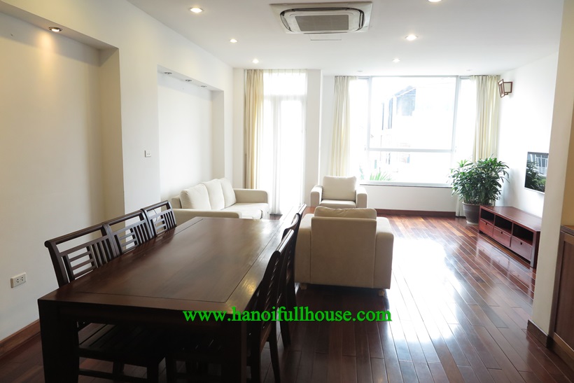 For rent 3 bedroom serviced apartment on Tay Ho 160 m2