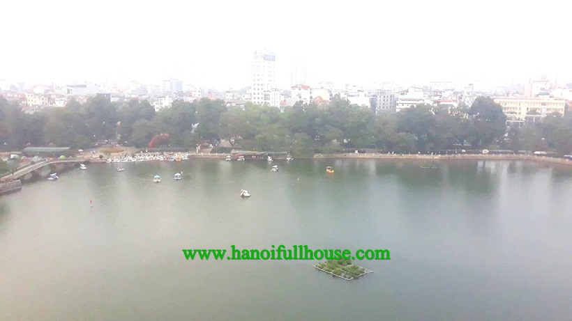 Căn hộ 2 ngủ, ban công đẹp nhìn ra Hồ Thủ Lệ