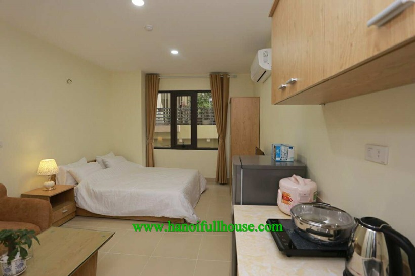 For rent studio in Trung Kinh: windows, full of light