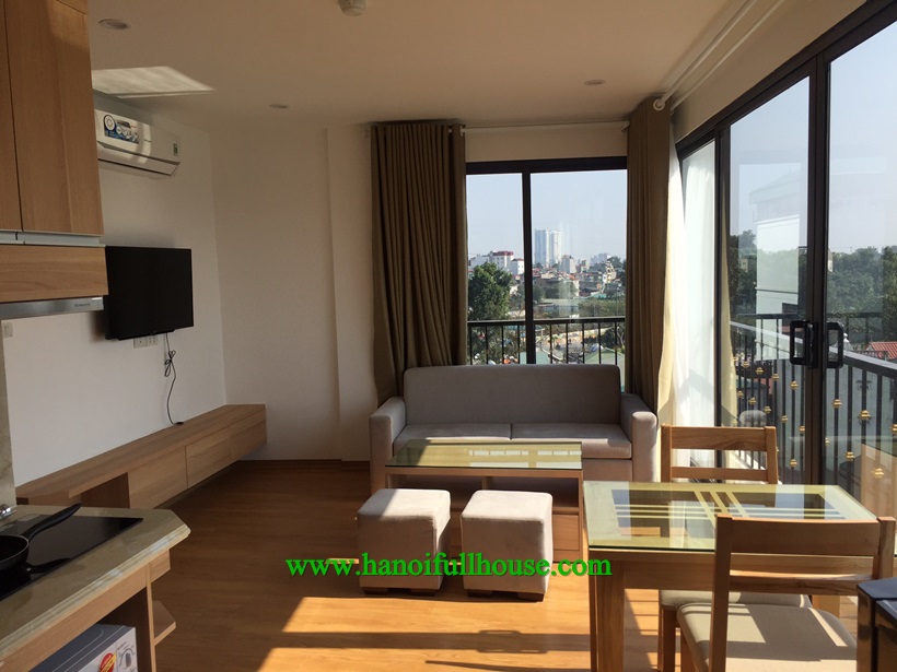 Căn hộ dịch vụ đủ đồ, có view hồ cho thuê ở Trúc Lạc, Ba Đình