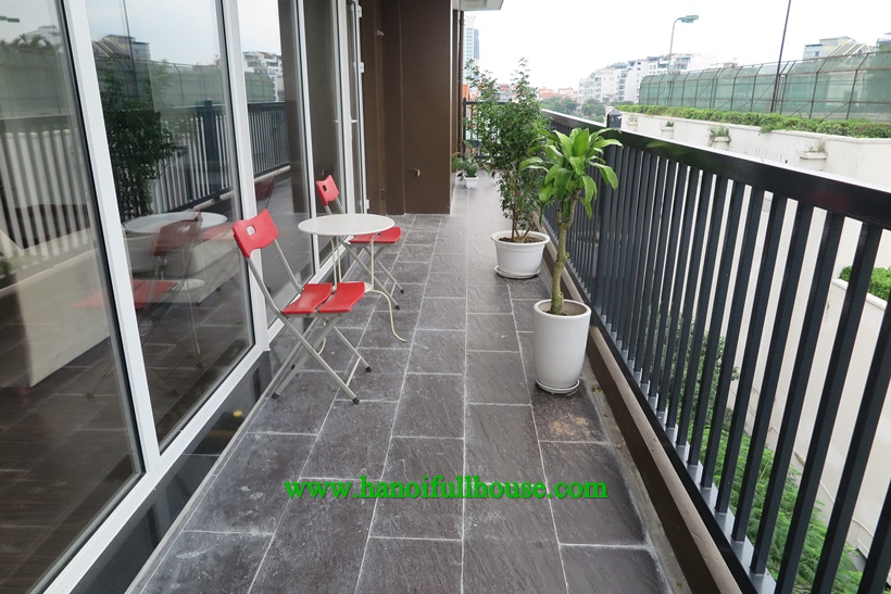 Căn hộ đẹp, mới, 3 ngủ, ban công rộng, view Hồ cho thuê ở phố Từ Hoa, Âu Cơ