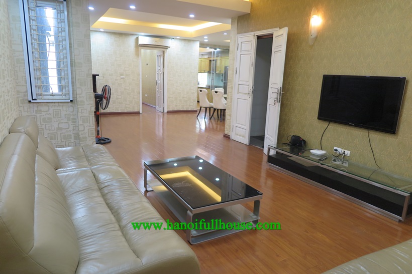 Căn hộ 3 phòng ngủ, đủ đồ giá hấp dẫn cho thuê ở Trung tâm Ba Đình
