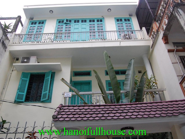 Beautiful house for rent in Hai Ba Trung dist. Brand new furniture, courtyard, balcony.