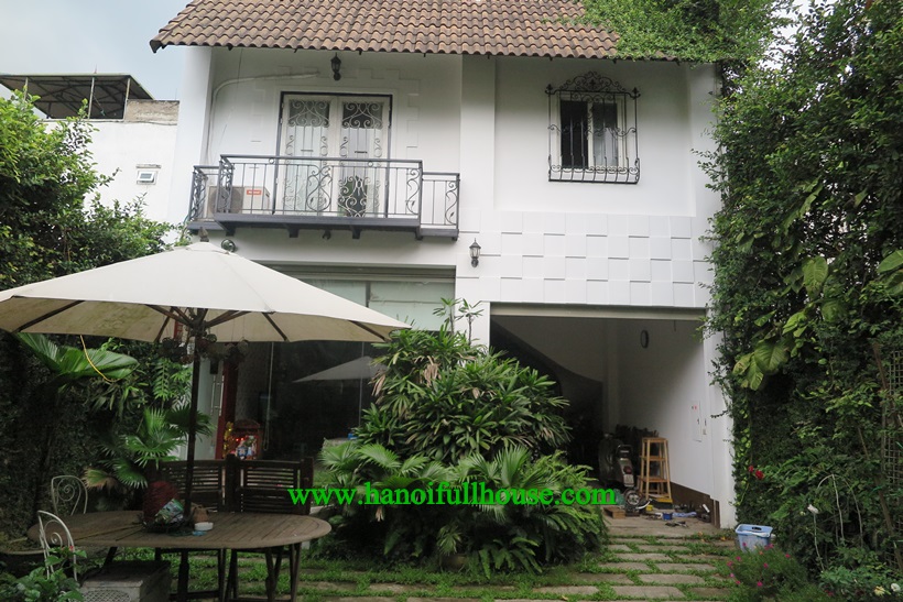 A large rental villa on Au Co with huge garden for expat family stay 350 m2