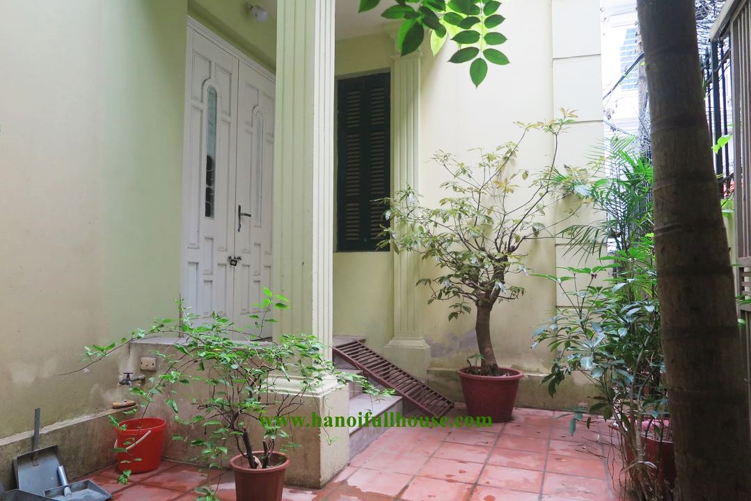 Beautiful house with yard garden on Xuan Dieu str for rent
