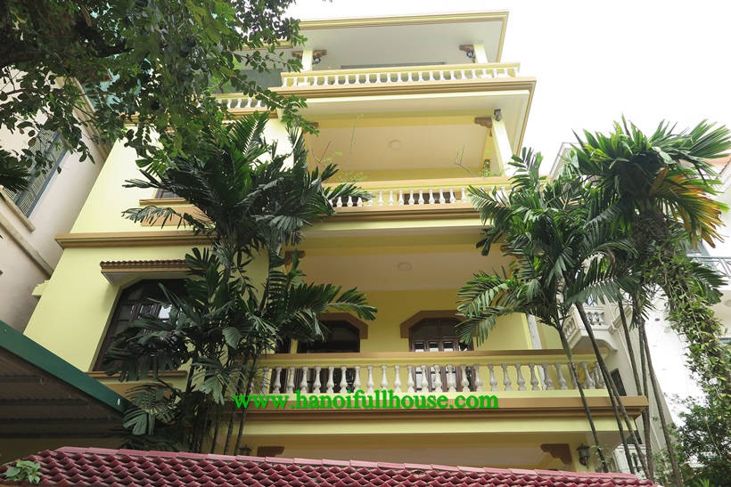 Bạn đang tìm thuê nhà có trang bị nội thất hiện đại với ánh sáng tự nhiên và 4 phòng ngủ?
