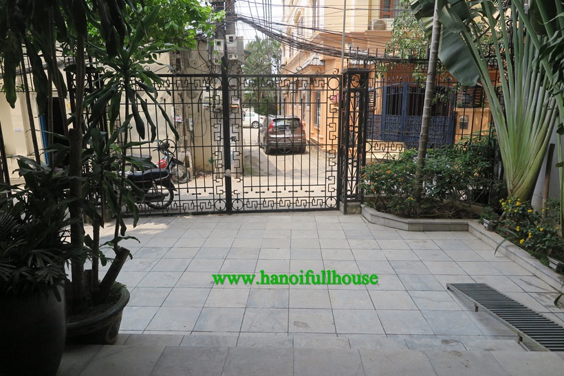 02 bedroom serviced apartment with big garden, balcony 800$ in Dang Thai Mai