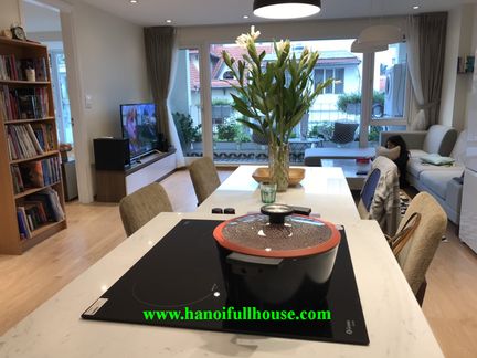 Căn hộ Tây Hồ, 2 phòng ngủ, ban công lớn, nội thất cao cấp trên đường Tô Ngọc Vân cho thuê