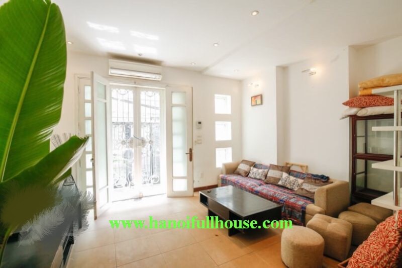 Nhà 03 phòng ngủ đẹp ở Tây Hồ, trang trí đẹp, gara, gần Hồ Tây