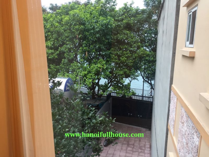 Cheap one bedroom apartment with lake view on Vong Thi street. 