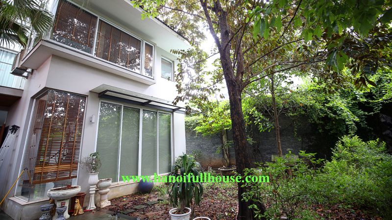 Modern villa in Tay Ho for rent, 4 bedrooms, land size is up to 350 sq m.