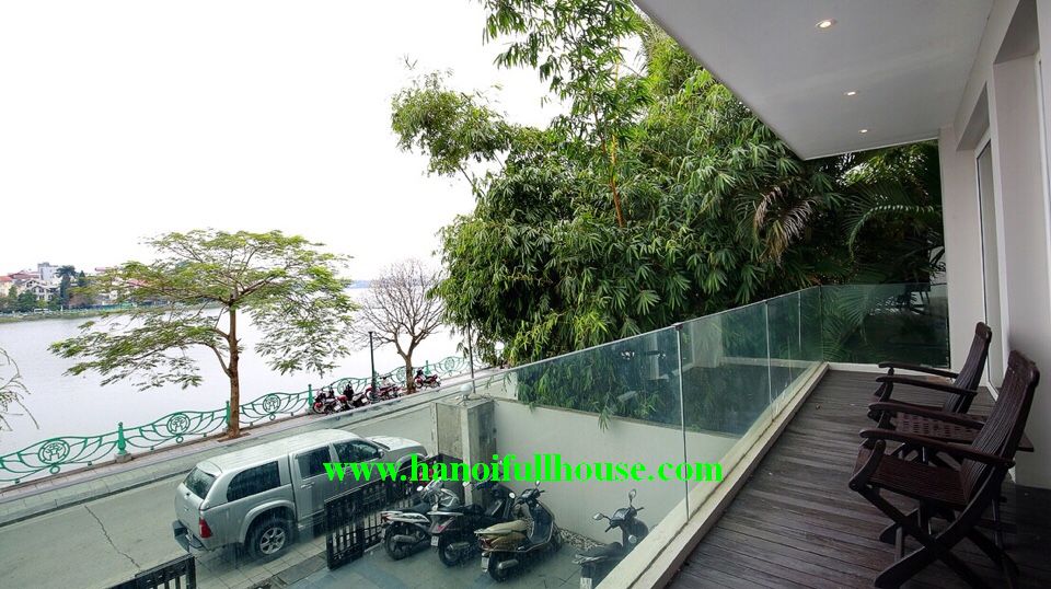 3 bedrooms apartment with lake view, area is up to 200 sq m in Tay Ho 