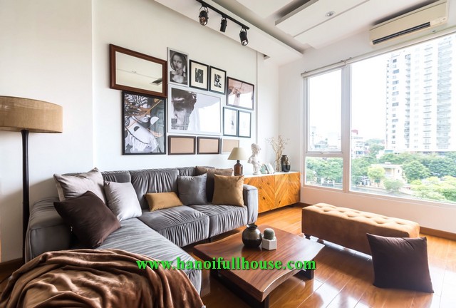 Cho thuê căn hộ tuyệt đẹp, mặt phố Trấn Vũ, Trúc Bạch, Ba Đình, Hà Nội.