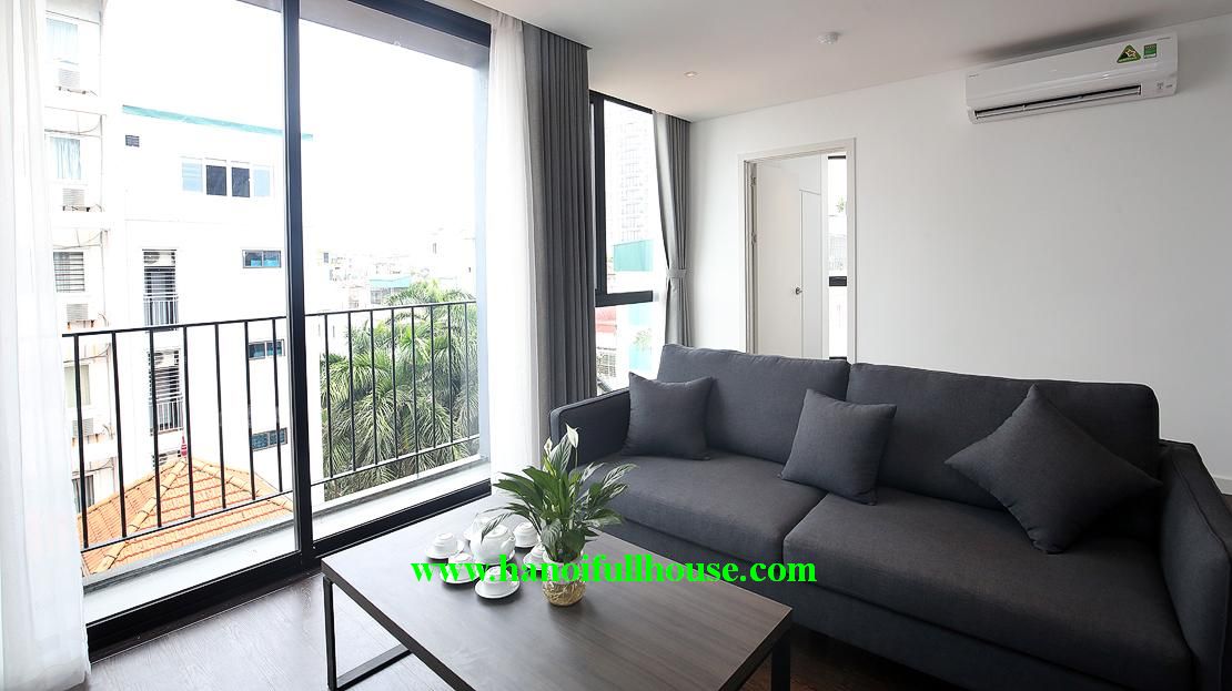 Căn hộ 2 phòng ngủ rộng ở Tây Hồ, Quảng An, nhiều ánh sáng, tầng cao cho thuê 