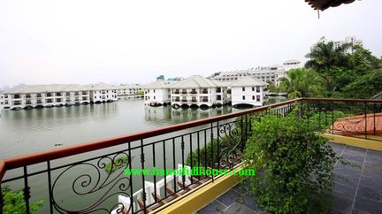 Biệt thự mới siêu đẹp mặt Hồ Tây cho thuê, thiết kế hiện đại, cao cấp 